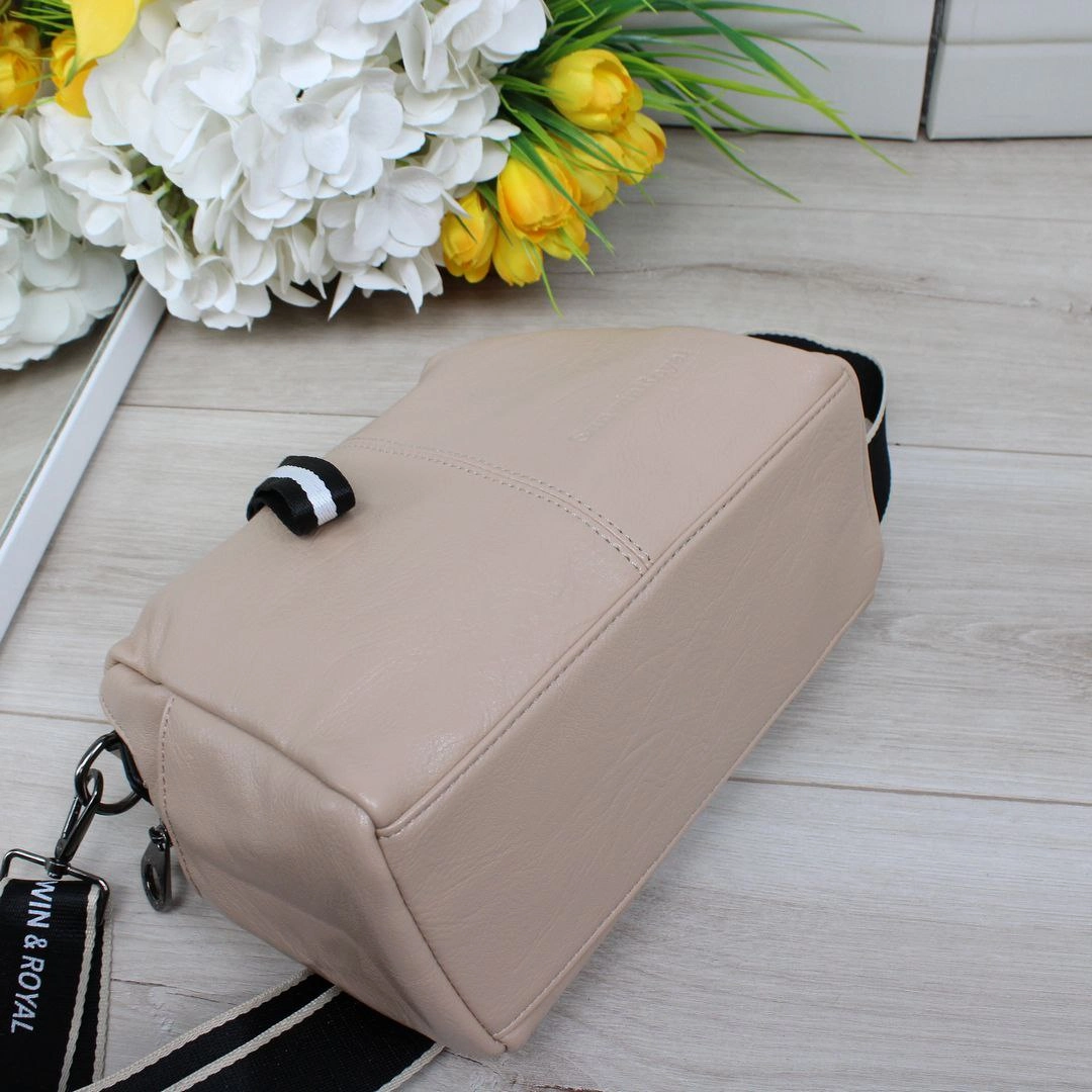 Елегантна сумка беж крос-боді зі шкірозамінника універсальна